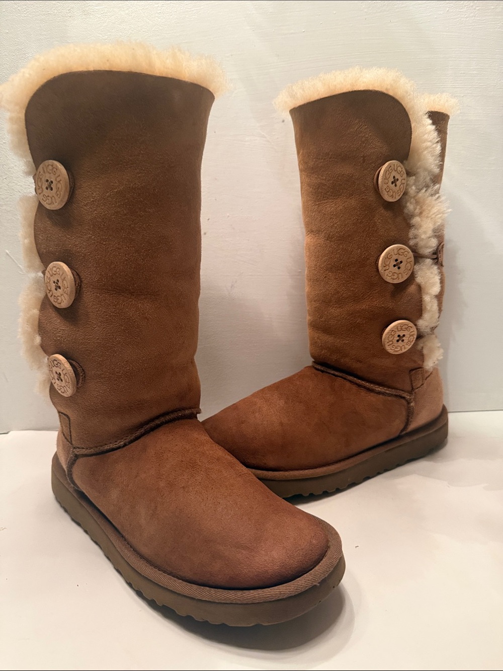 UGG Bailey button Triplet 11 boots mid calf Sherpa lined chestnut women's size 7